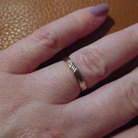 New yellow tone wedding band - Picture 2 of 8